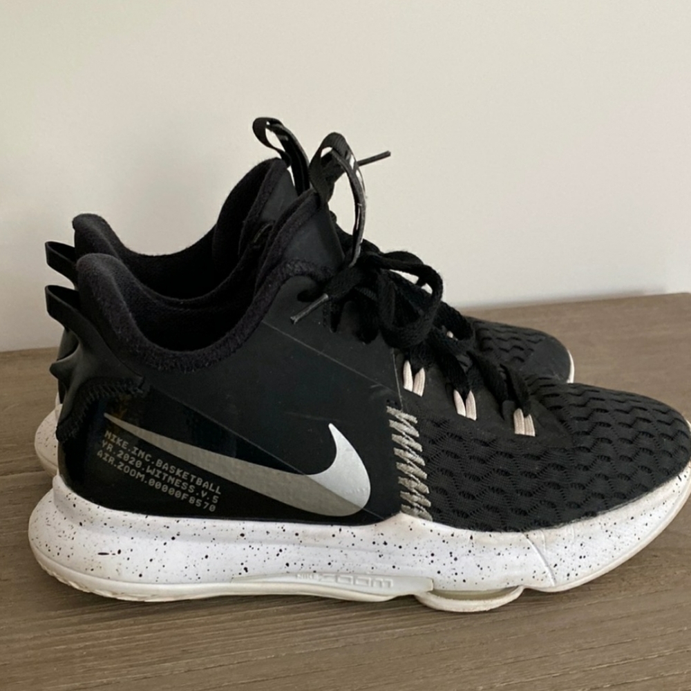 Nike lebron witness 5